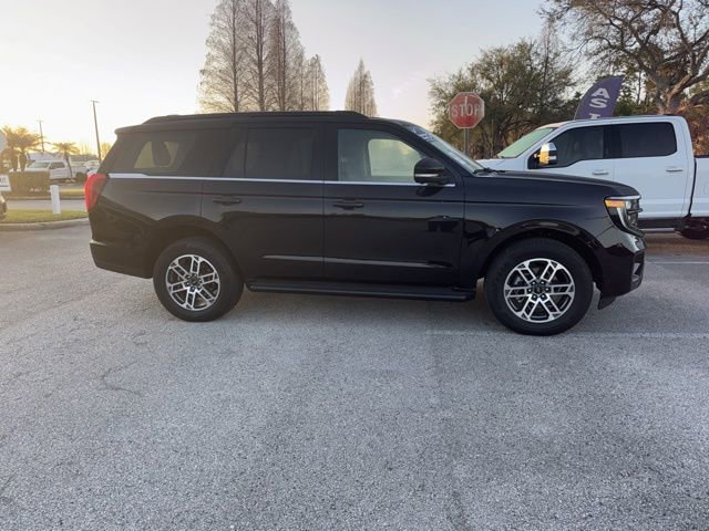 Used 2025 Ford Expedition Active image 4