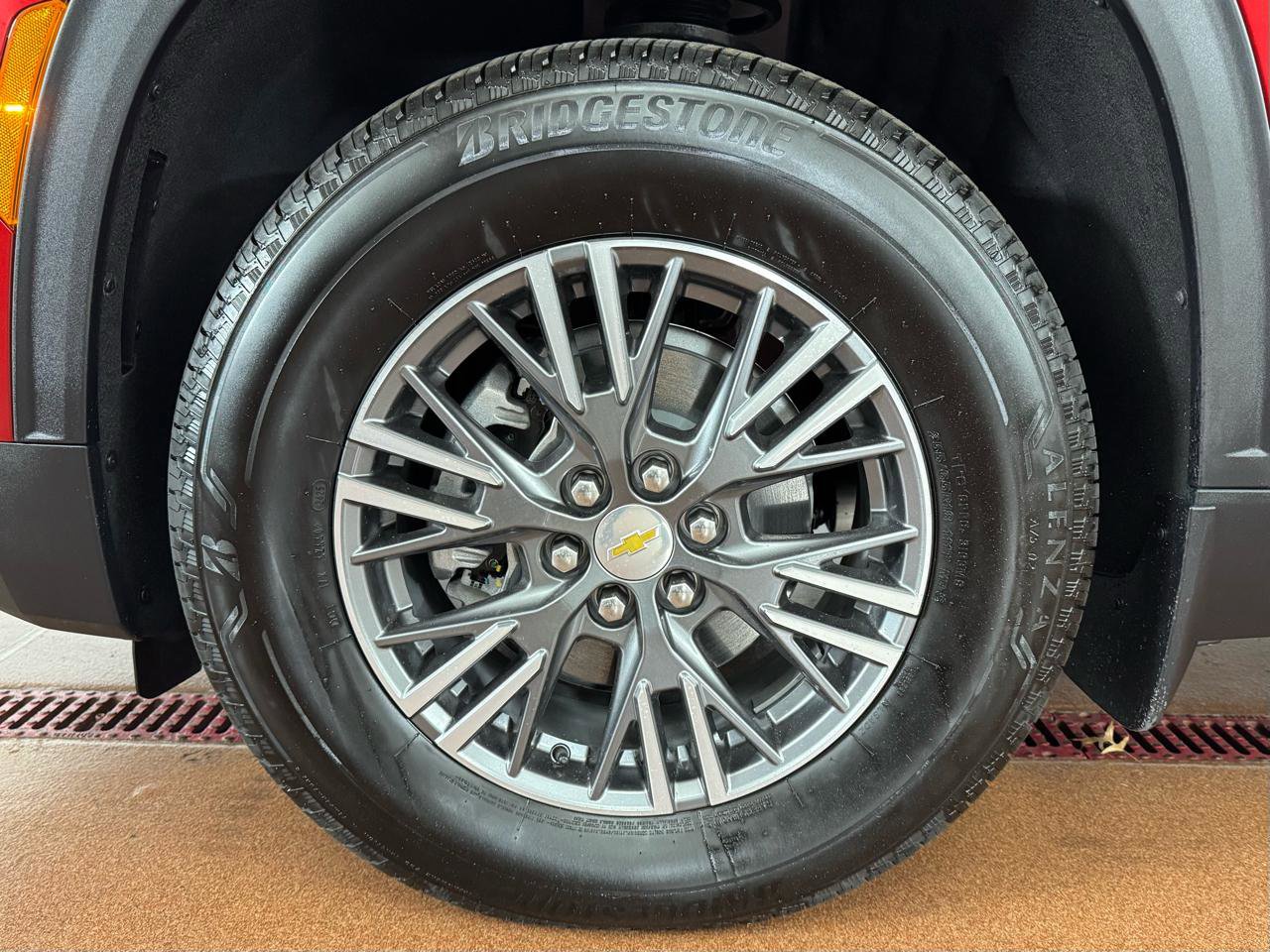 Used 2026 Chevrolet Traverse LT w/ Driver Confidence Package image 8