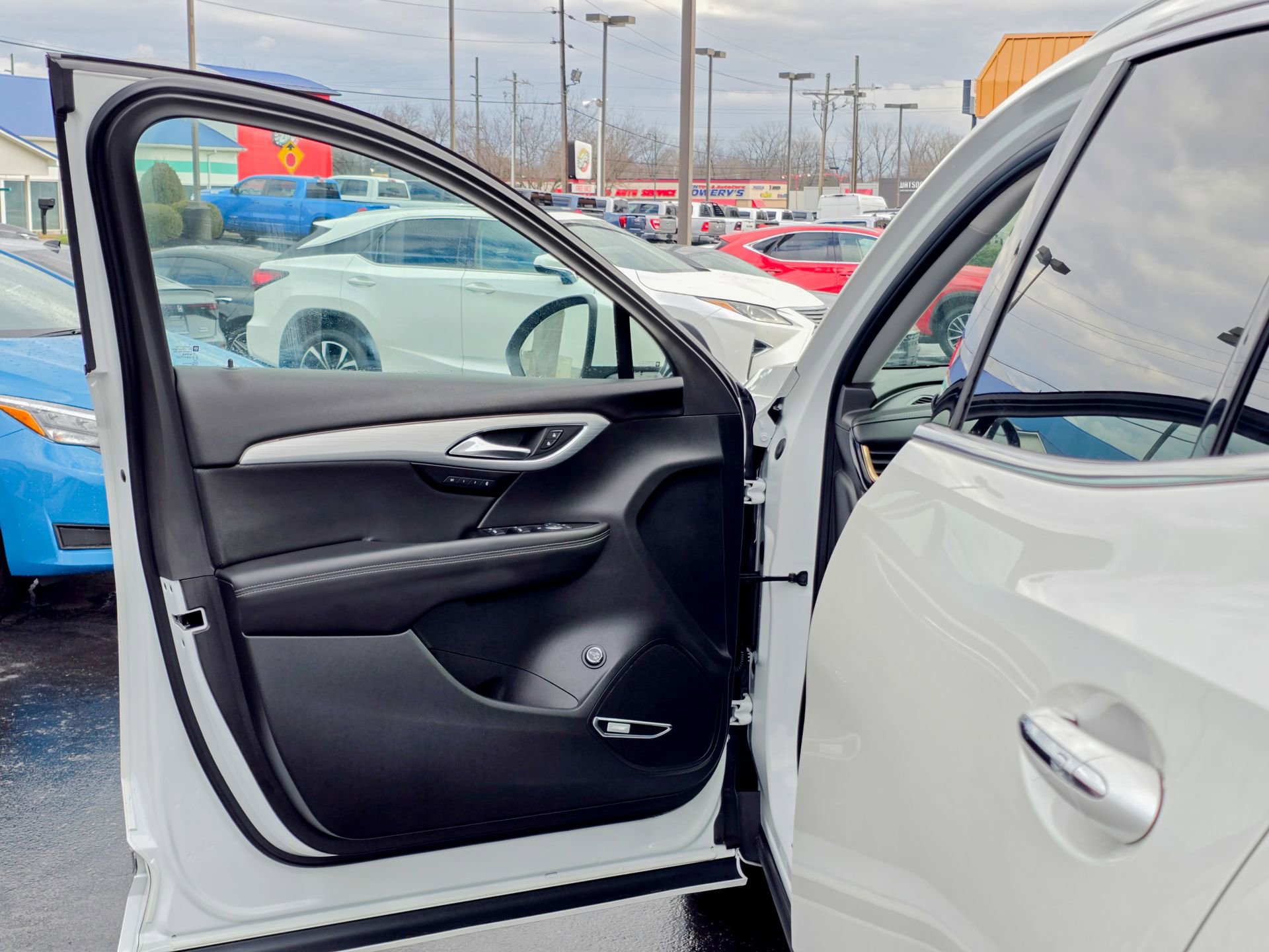 Used 2024 Buick Envision Avenir image 33