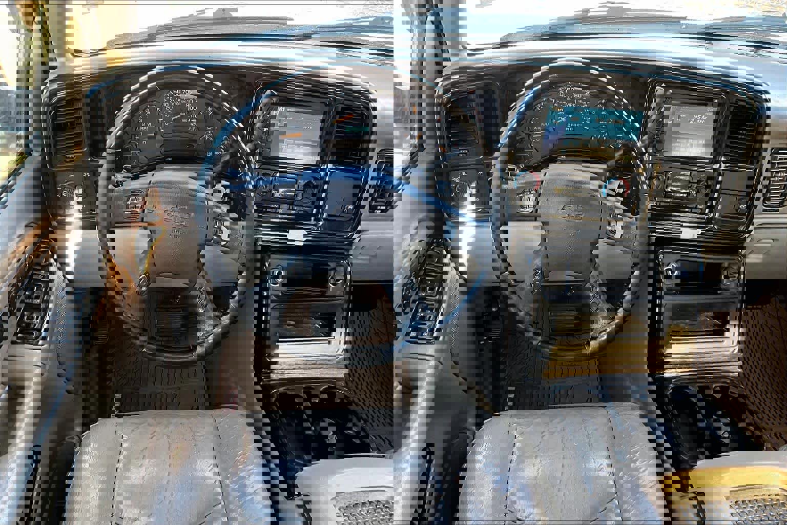 Used 2005 Chevrolet Avalanche Z66 w/ Sun And Sound Package image 5