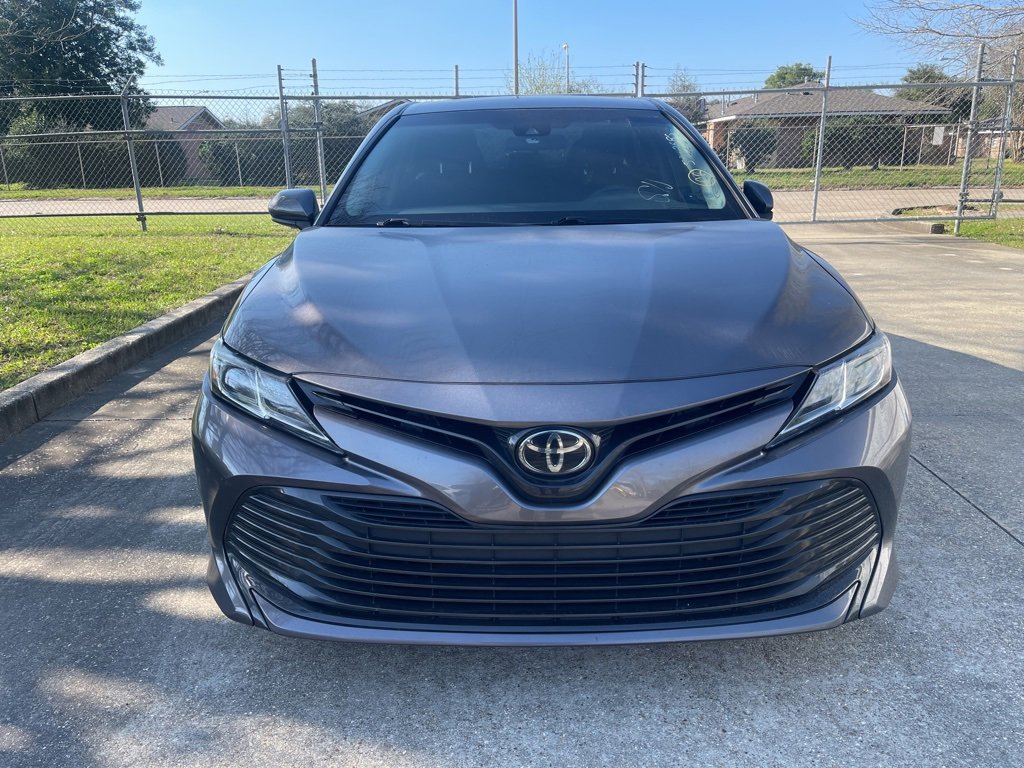 Used 2018 Toyota Camry LE image 2