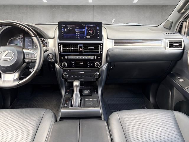 Used 2023 Lexus GX 460 Luxury w/ Accessory Package image 3