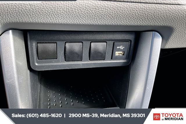 Used 2022 Toyota Corolla Cross L image 22