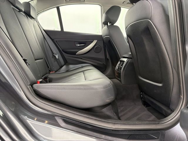 Used 2014 BMW 320i xDrive Sedan AWD/4WD image 23