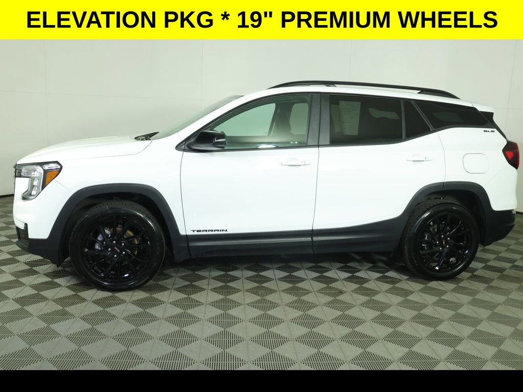 Used 2023 GMC Terrain SLE w/ Driver Convenience Package AWD/4WD image 4