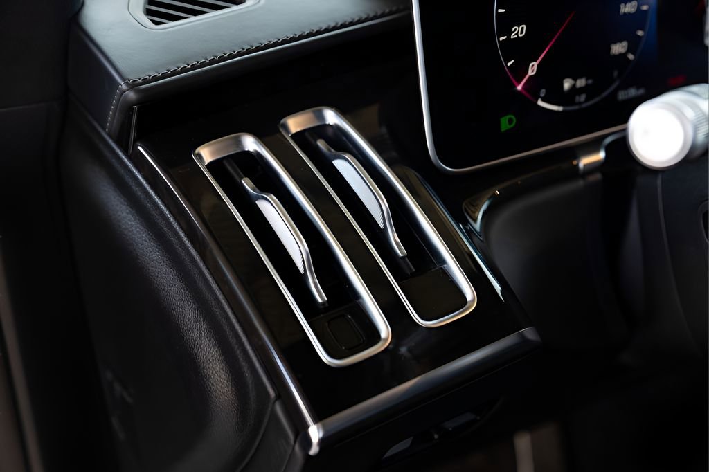 Used 2022 Mercedes-Benz S 580 4MATIC Sedan w/ AMG Line Package image 49