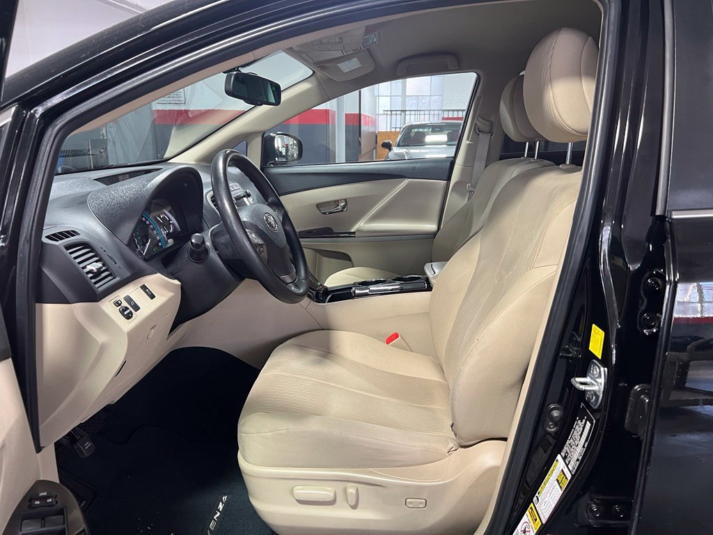 Used 2010 Toyota Venza AWD image 10