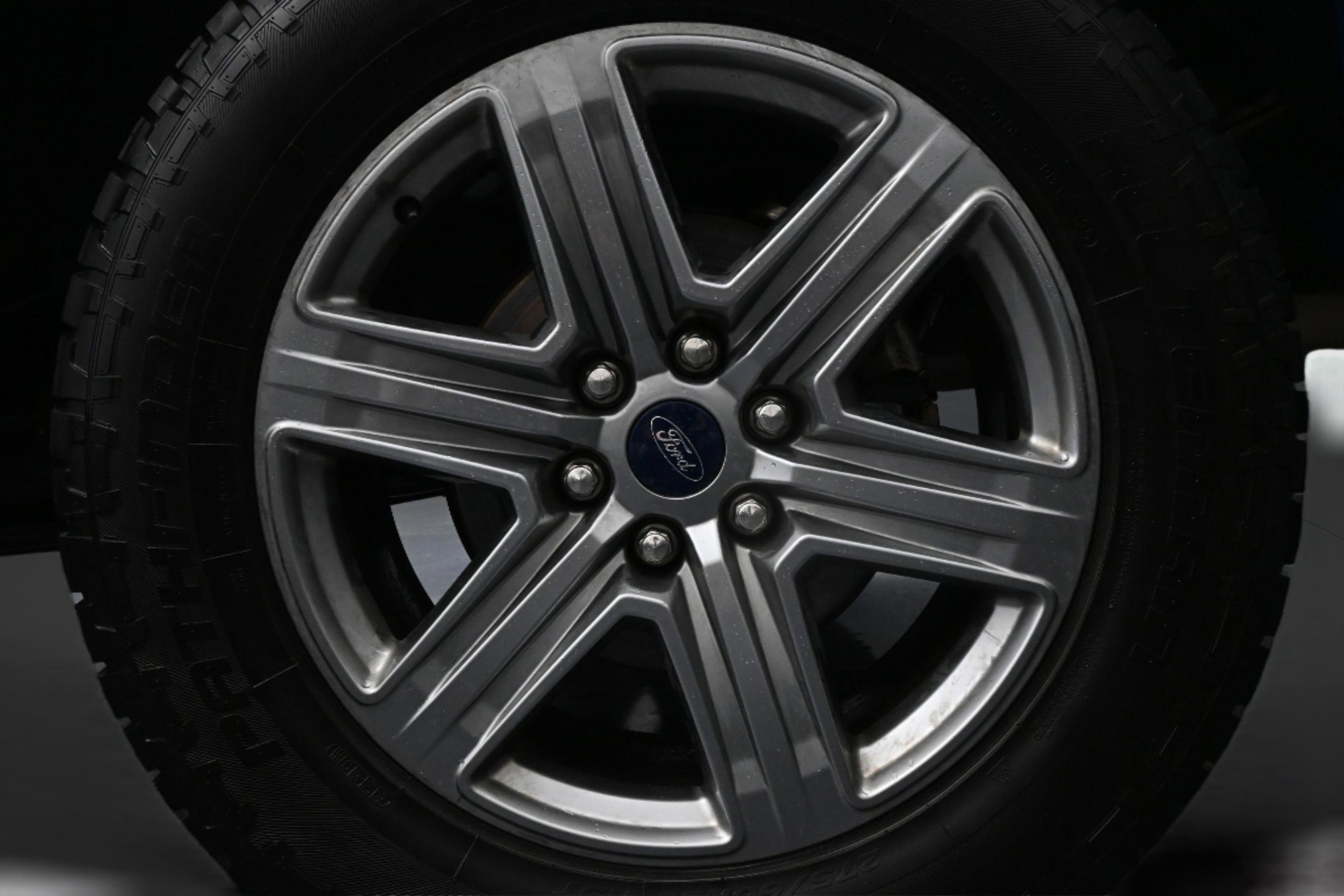 Used 2019 Ford F150 Lariat w/ Equipment Group 502A Luxury AWD/4WD image 10