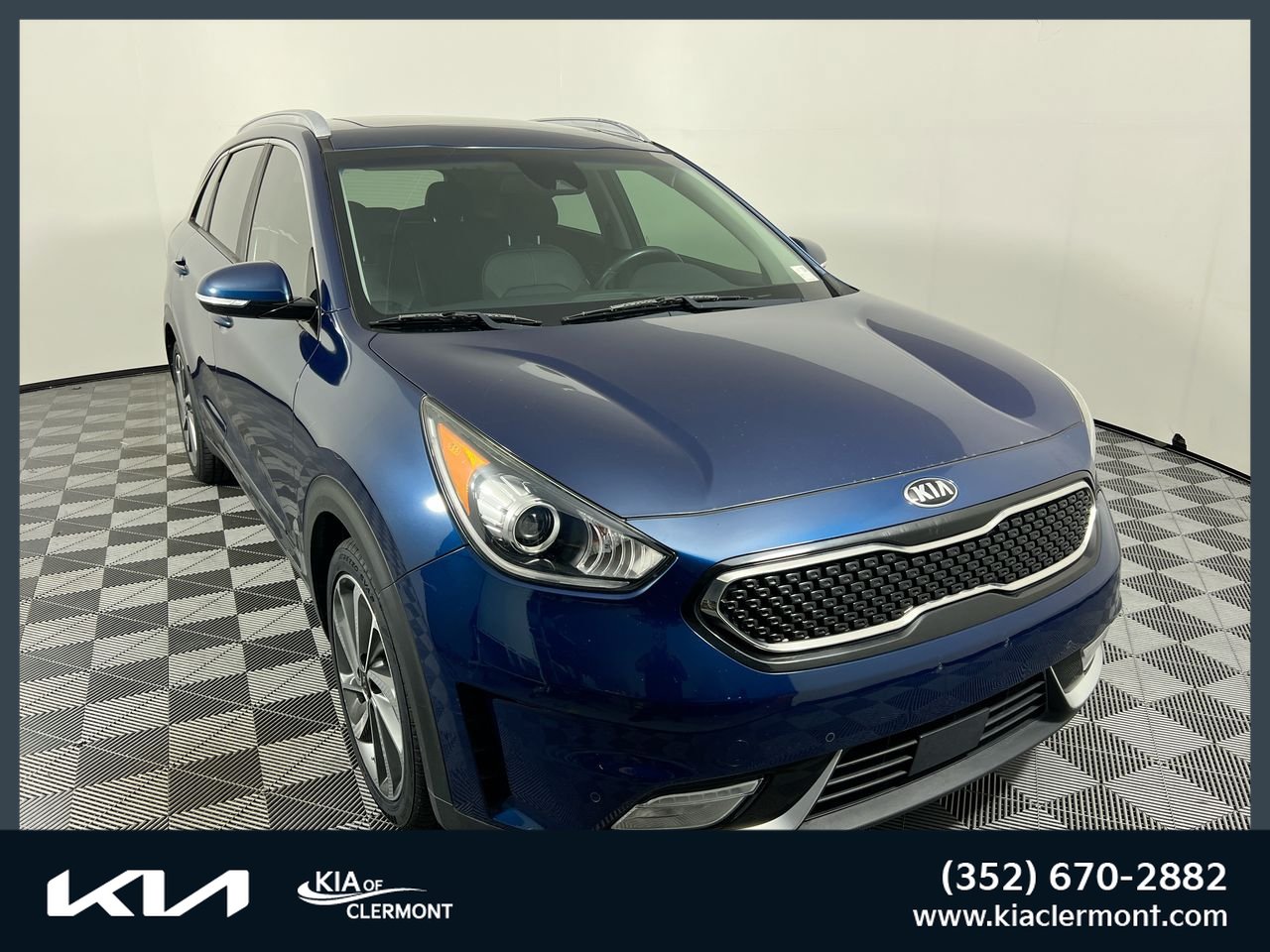 Used 2019 Kia Niro Touring FWD image 1