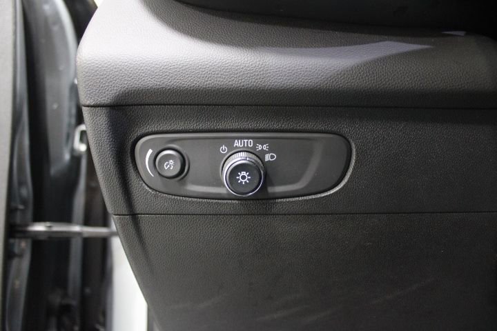 Used 2023 Buick Envision Essence image 40