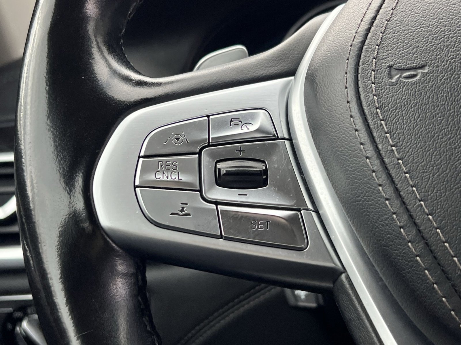 Used 2017 BMW 740i xDrive image 30