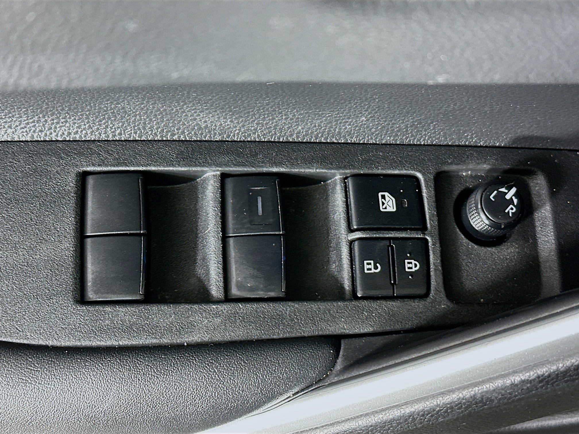 Used 2023 Toyota Corolla Cross XLE w/ Convenience Package image 14