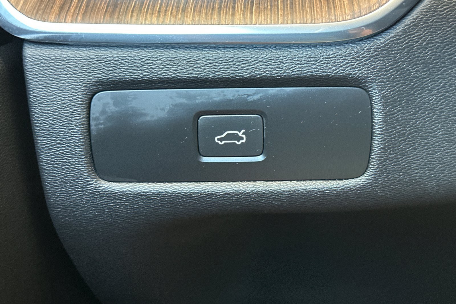 Certified 2023 Volvo XC60 B5 Plus w/ Protection Package Premier FWD image 33