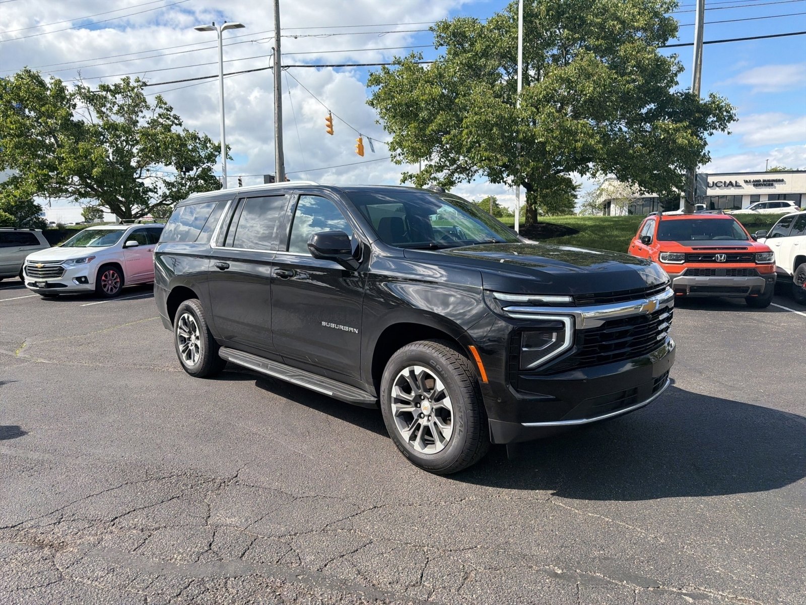 Used 2026 Chevrolet Suburban LS AWD/4WD image 24