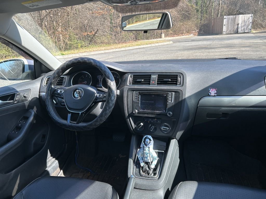 Used 2017 Volkswagen Jetta SE image 8