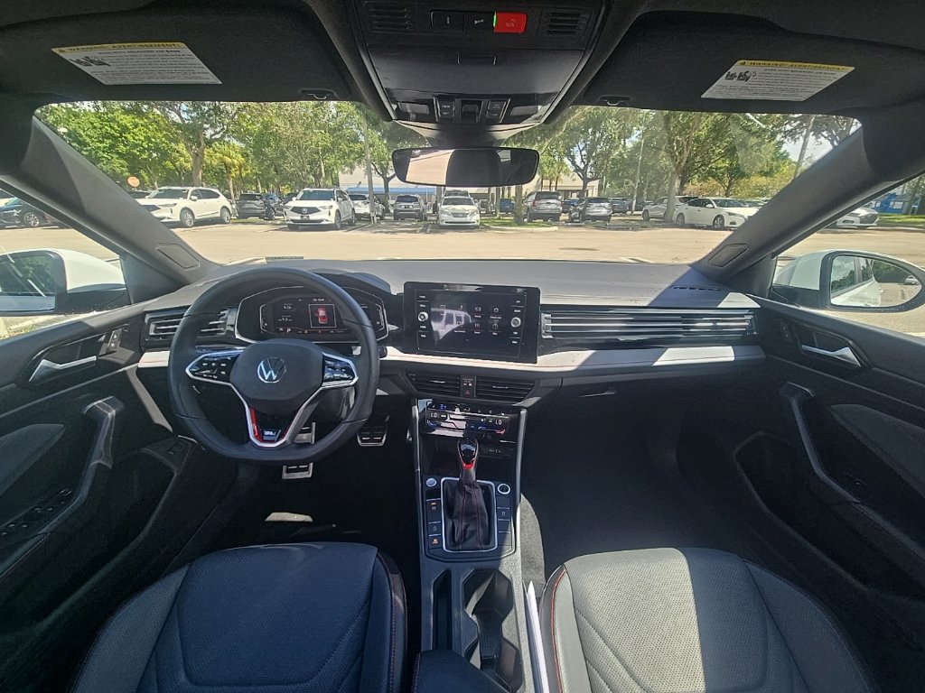 Used 2025 Volkswagen Jetta GLI Autobahn FWD image 31
