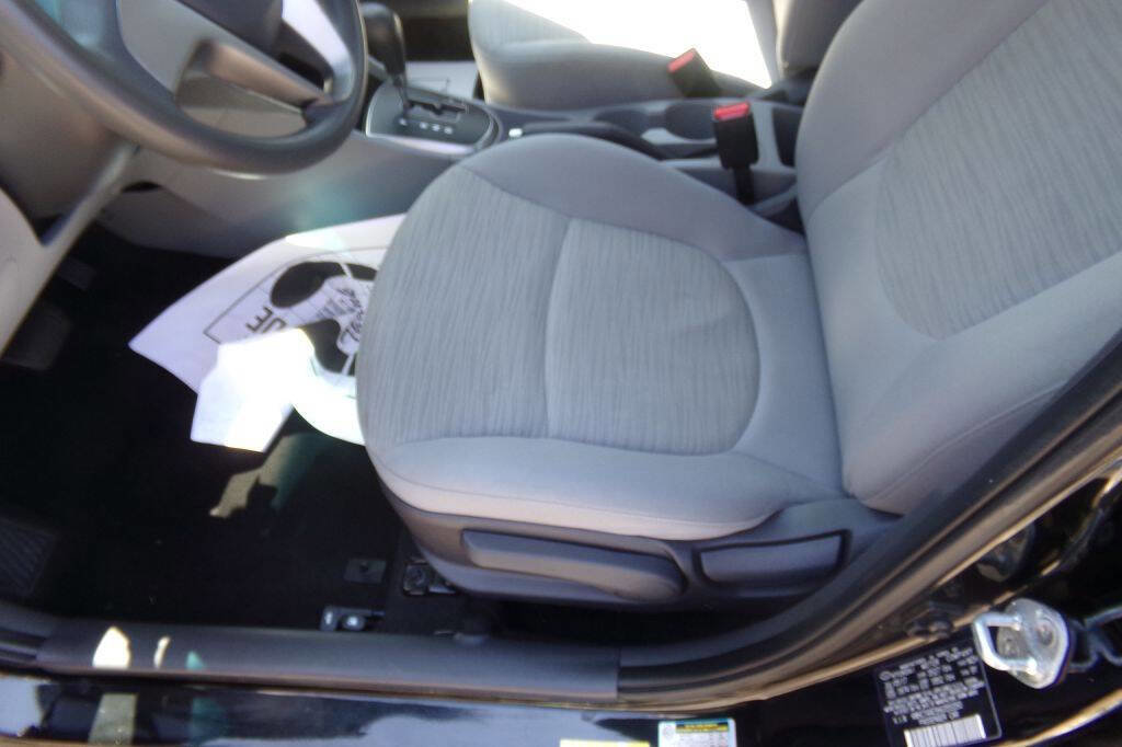 Used 2017 Hyundai Accent SE image 10