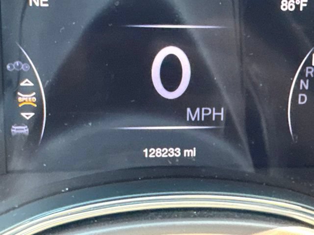 Used 2017 Jeep Grand Cherokee Overland AWD/4WD image 12
