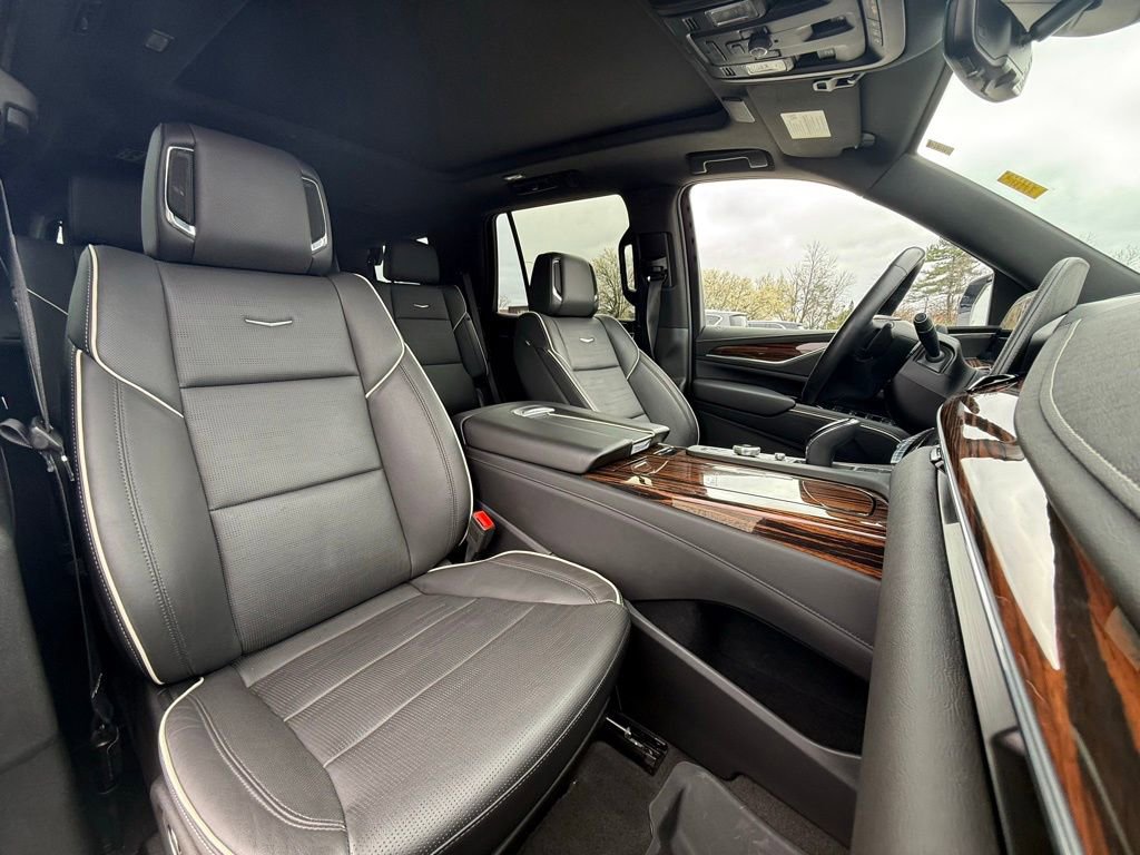 Certified 2023 Cadillac Escalade Premium Luxury w/ Performance Package image 31