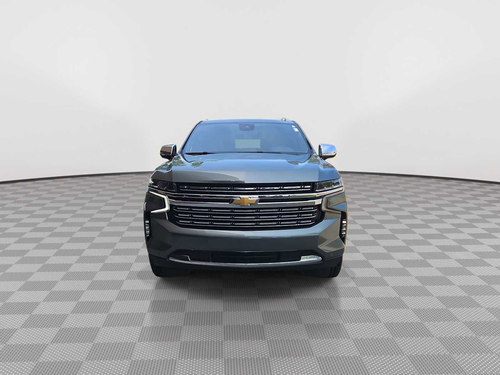 Used 2023 Chevrolet Suburban Premier AWD/4WD image 3