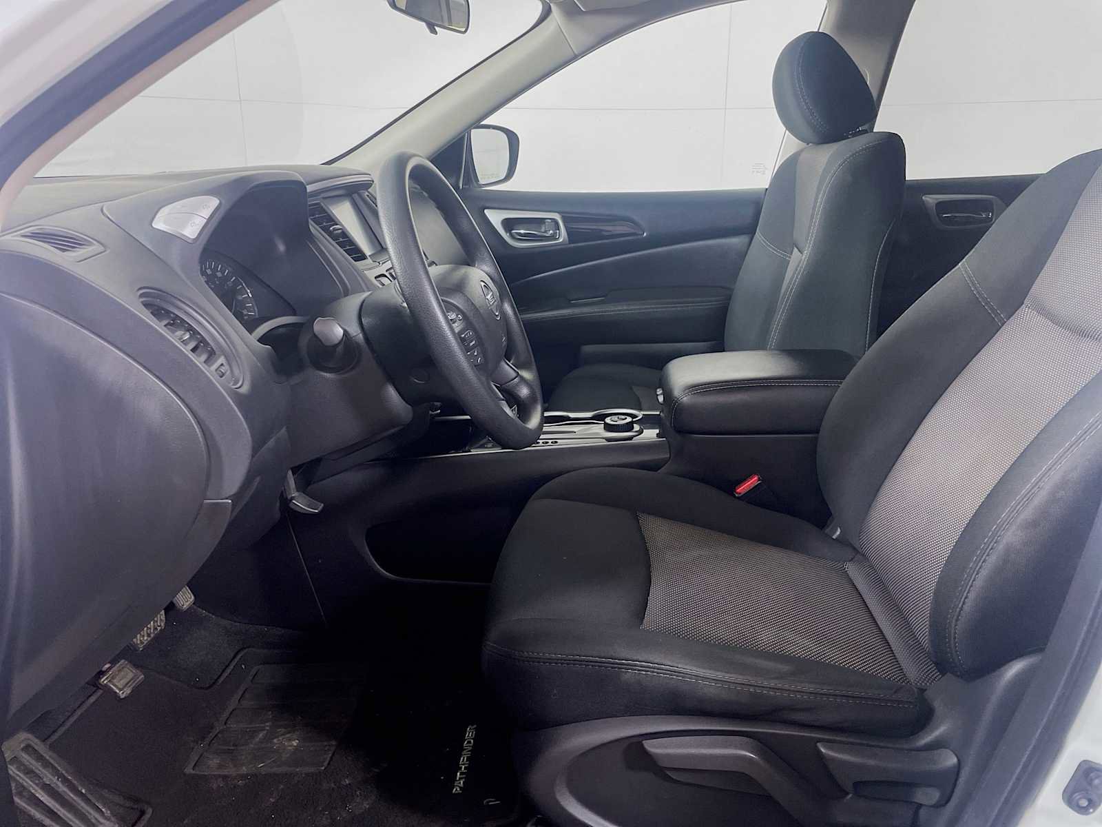 Used 2020 Nissan Pathfinder S image 18