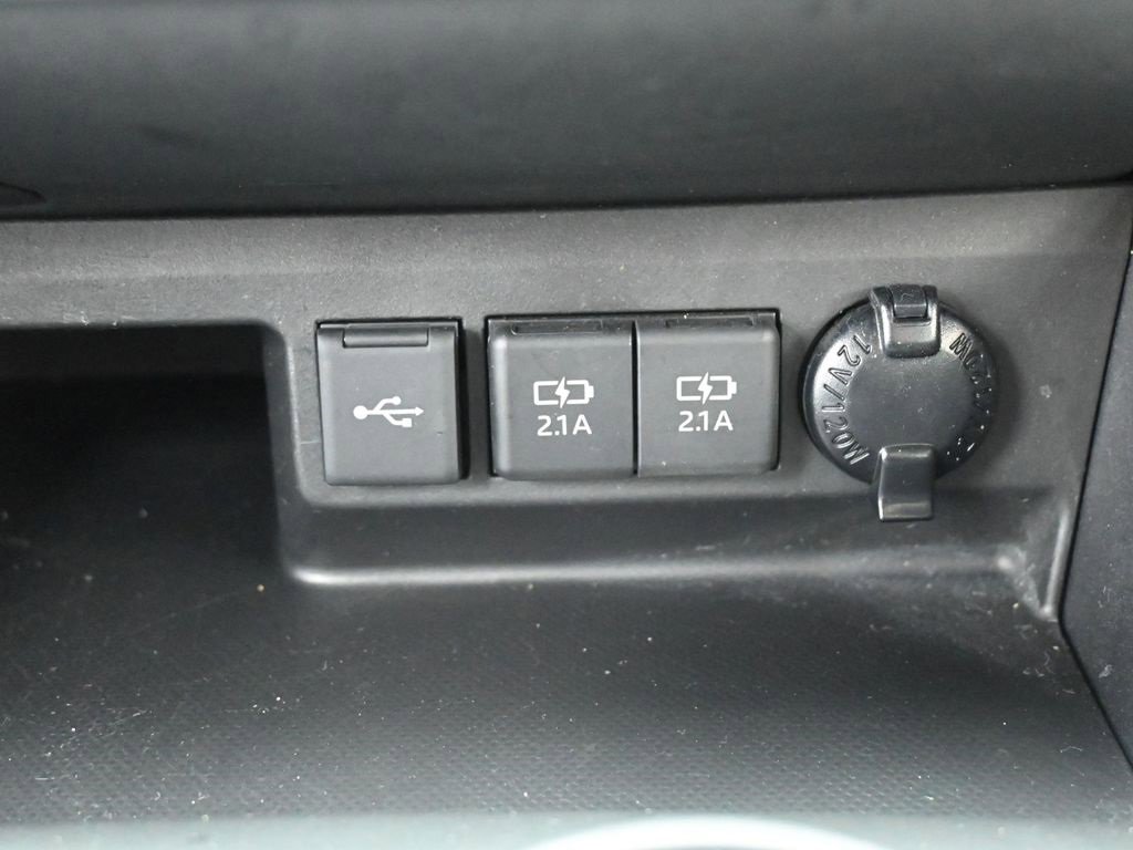 Used 2021 Toyota Highlander XLE image 23