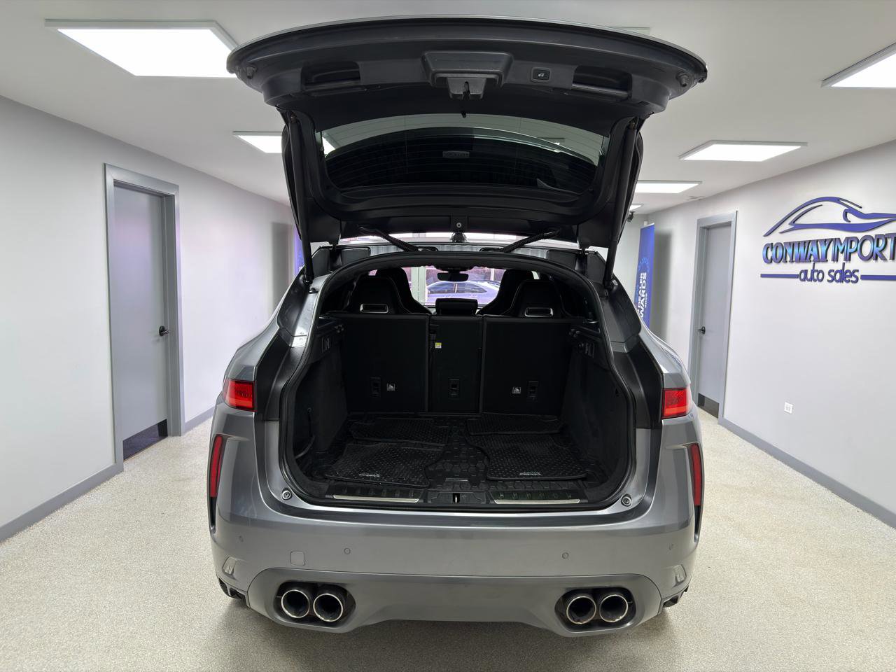 Used 2020 Jaguar F-PACE SVR image 38