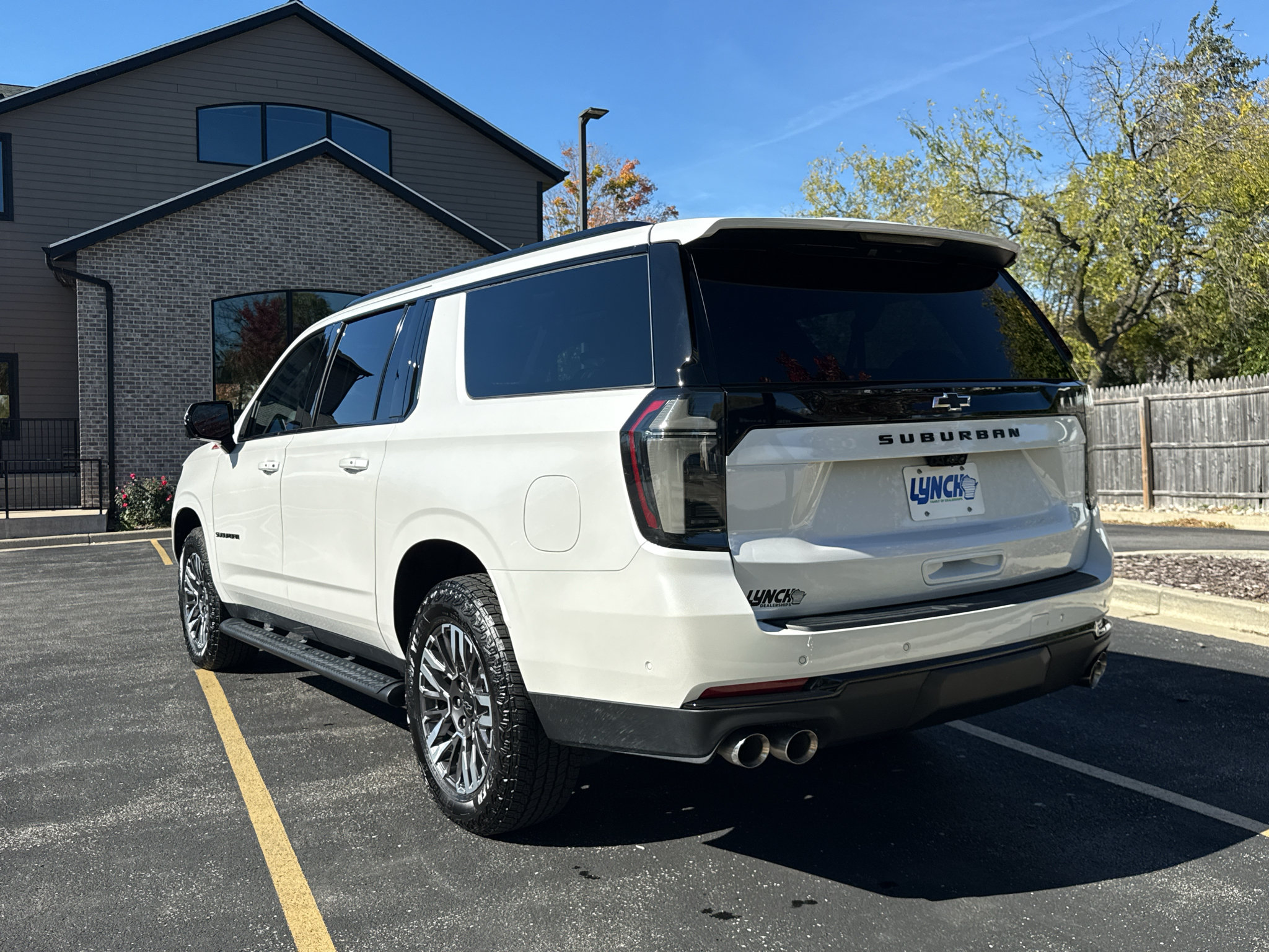 Used 2025 Chevrolet Suburban Z71 w/ Z71 Off-Road Package AWD/4WD image 9