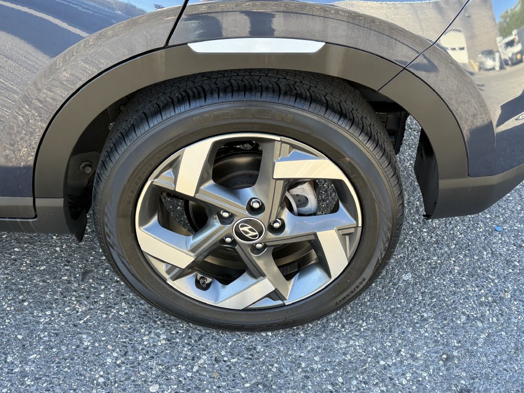 Certified 2023 Hyundai Venue Limited FWD image 11