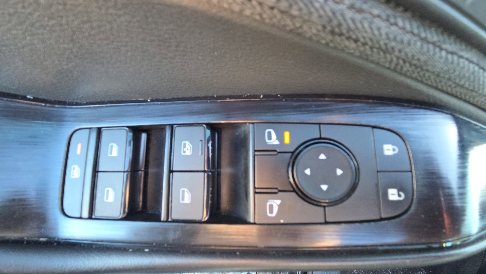 Used 2023 Nissan Rogue S FWD image 27