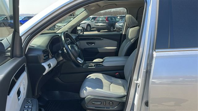 Used 2023 Honda Pilot Touring image 9