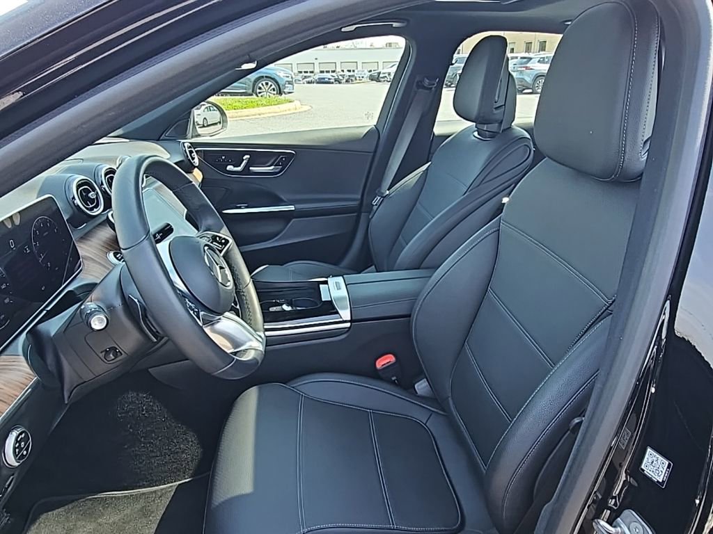 Used 2025 Mercedes-Benz C 300 4MATIC Sedan image 3