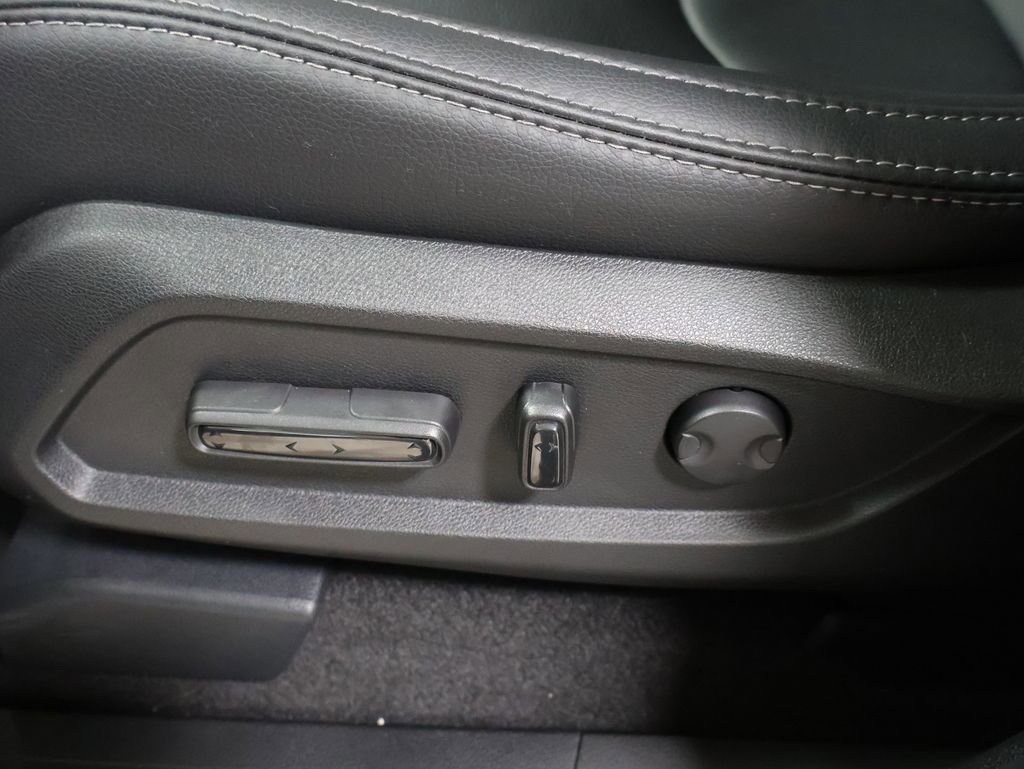 New 2025 Honda Pilot Touring image 14