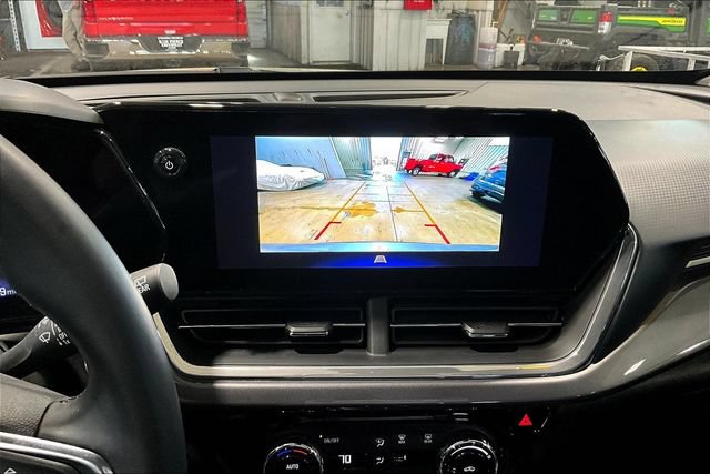 Used 2025 Chevrolet Trax ACTIV w/ Sunroof Package FWD image 13