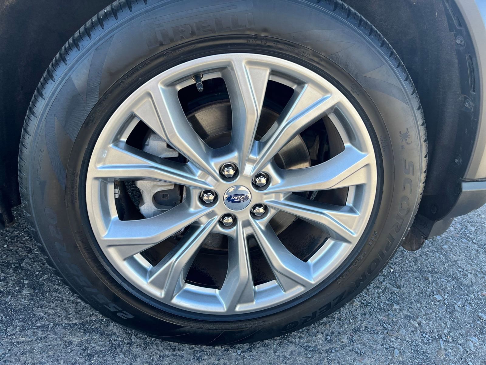 Used 2023 Ford Explorer Limited image 35