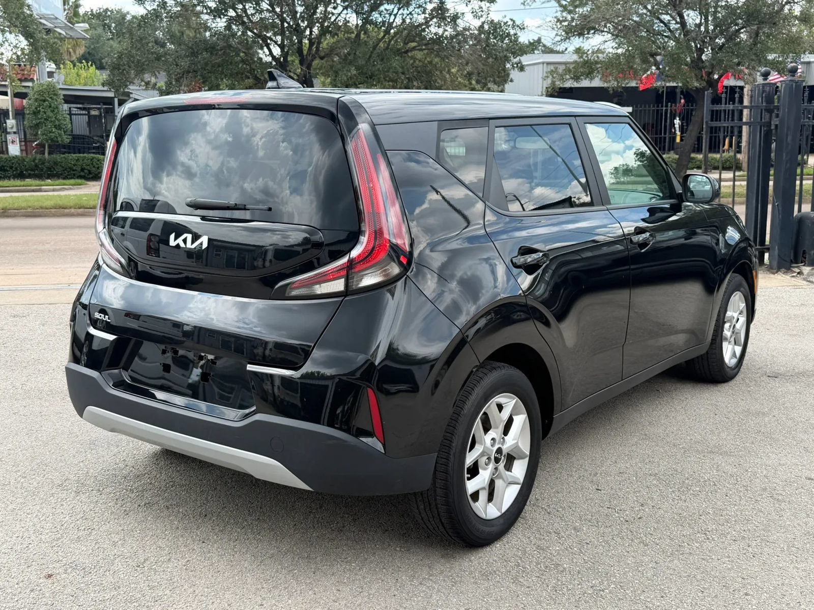 Used 2023 Kia Soul LX w/ LX Technology Package FWD image 4
