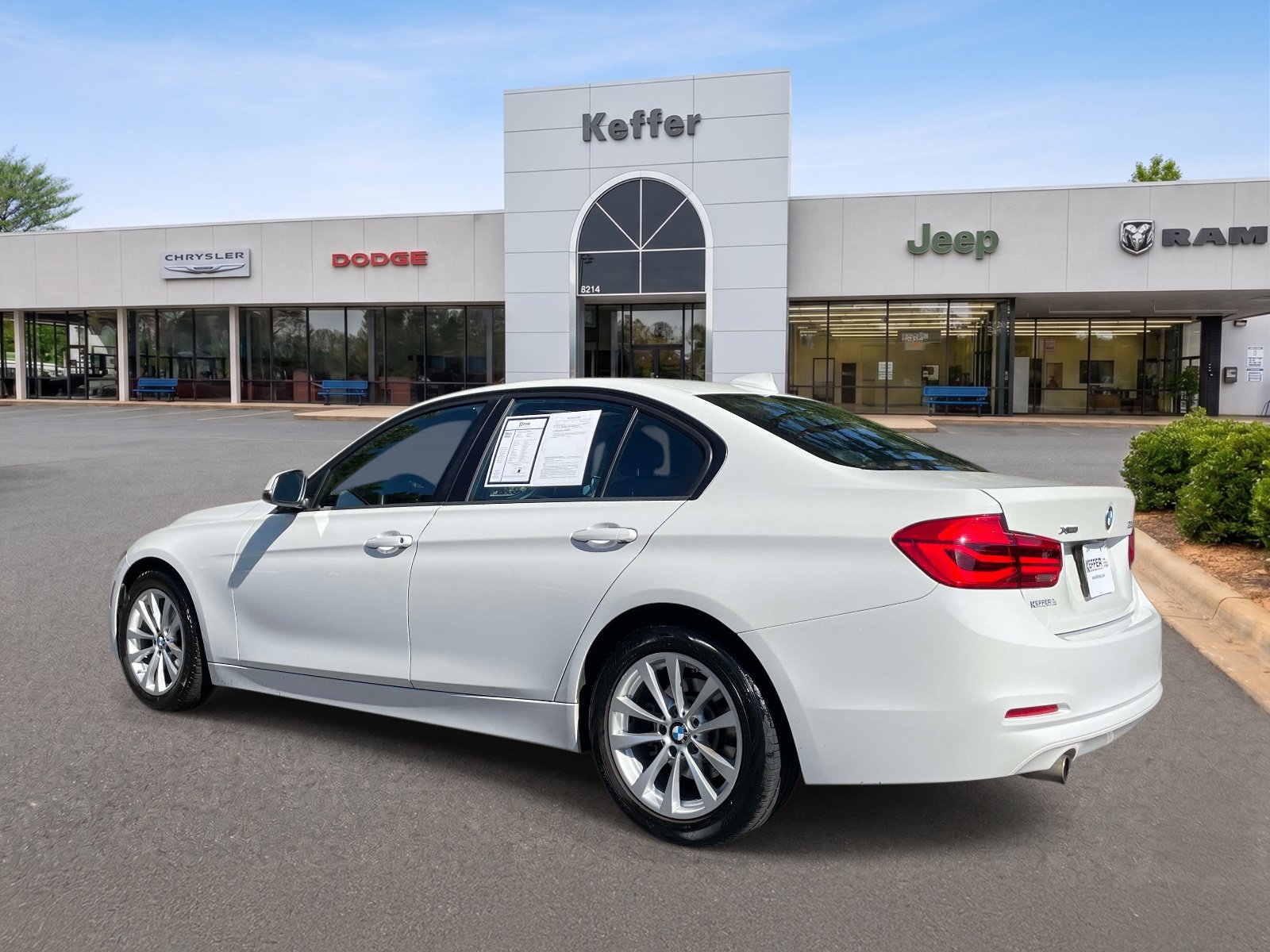 Used 2018 BMW 320i xDrive Sedan w/ Convenience Package AWD/4WD image 4
