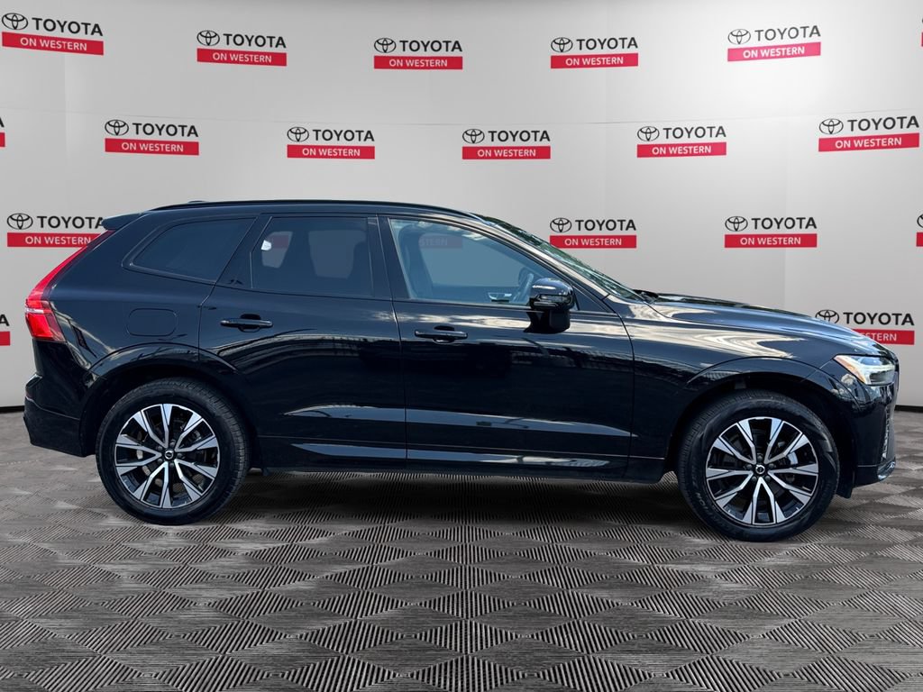 Used 2025 Volvo XC60 B5 Core AWD/4WD image 4