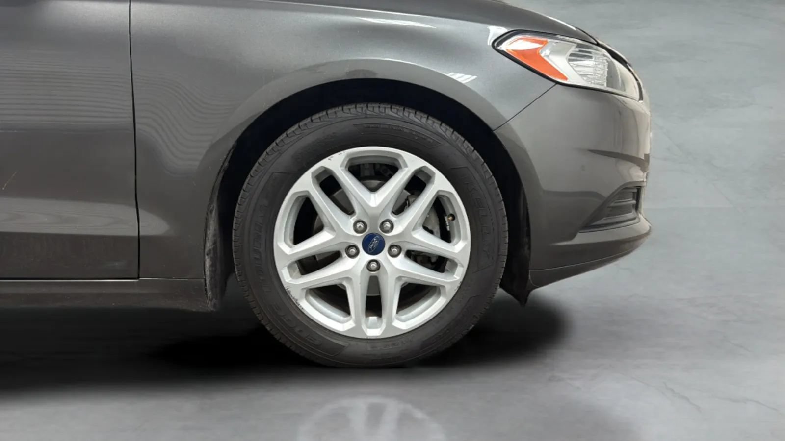 Used 2016 Ford Fusion SE FWD image 25