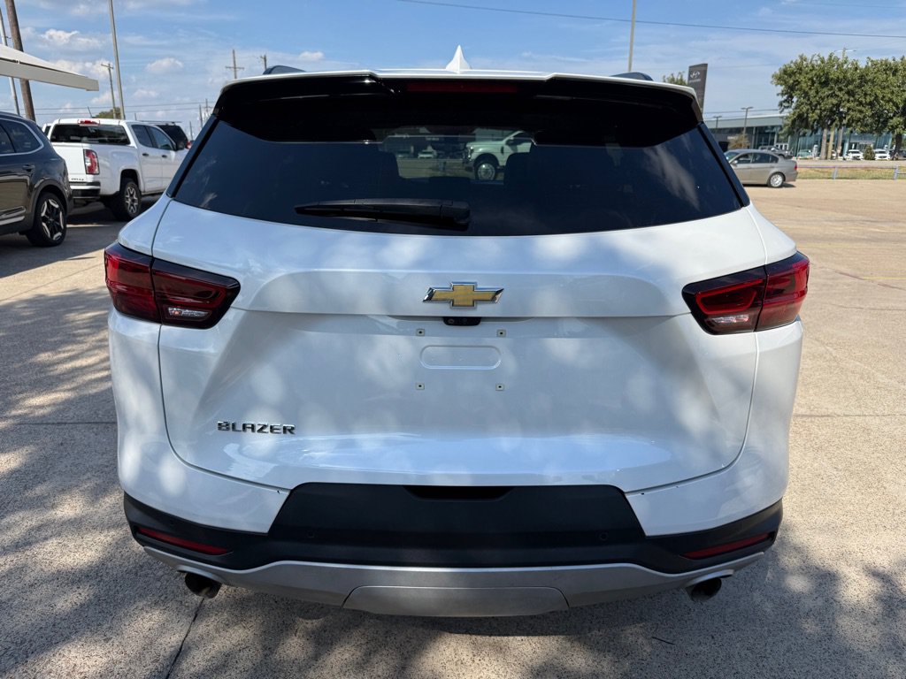 Used 2024 Chevrolet Blazer LT w/ Sound & Technology Package FWD image 6