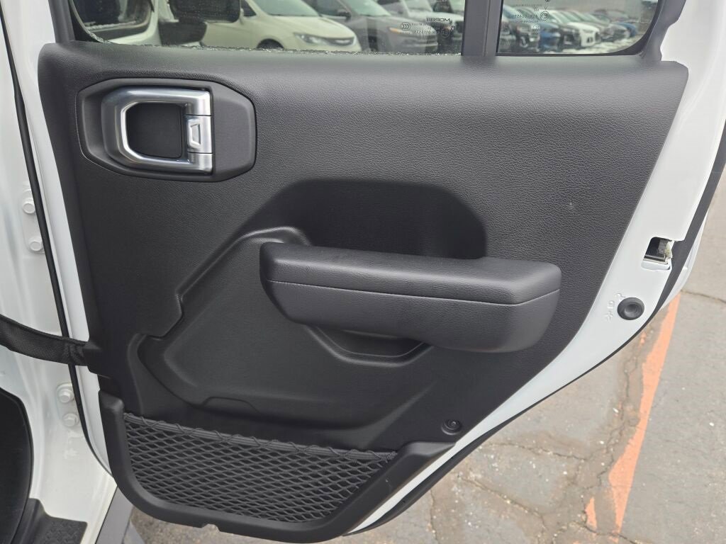 Used 2021 Jeep Gladiator Sport image 9