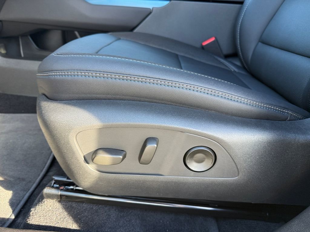 New 2026 Chevrolet Equinox EV LT image 17