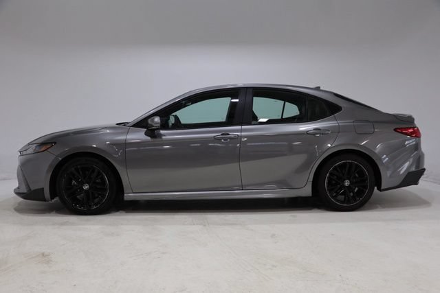 Used 2025 Toyota Camry SE FWD image 4