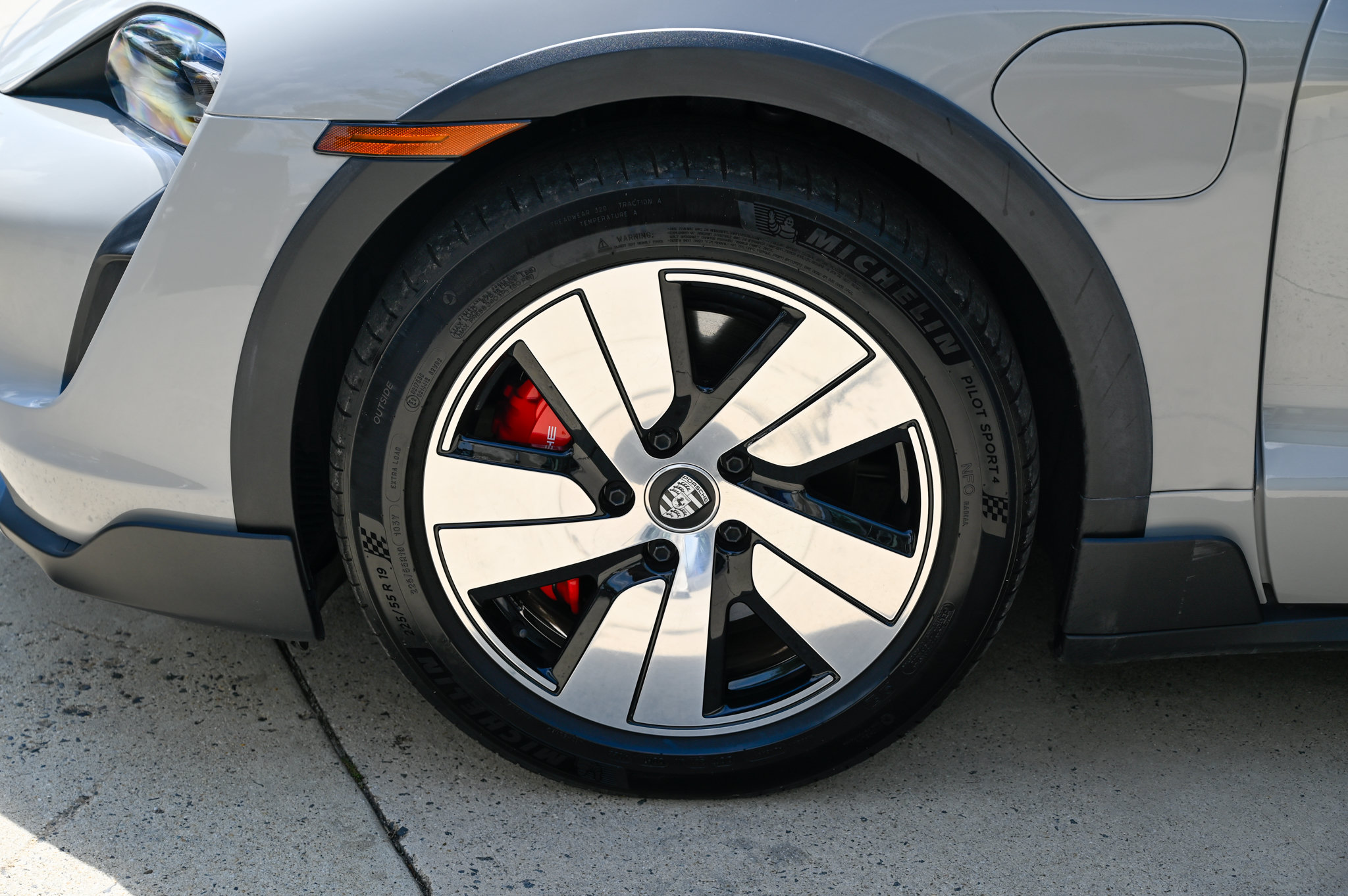 Used 2023 Porsche Taycan 4S AWD/4WD image 9