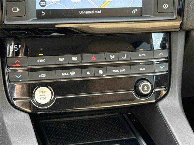 Used 2018 Jaguar F-PACE Premium image 22