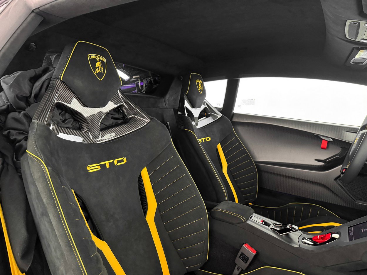 Used 2023 Lamborghini Huracan STO image 23