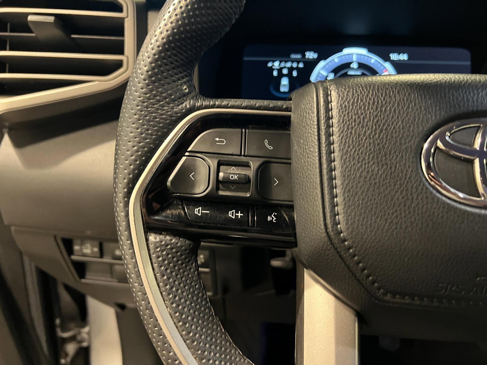 Used 2024 Toyota Tundra Limited AWD/4WD image 13