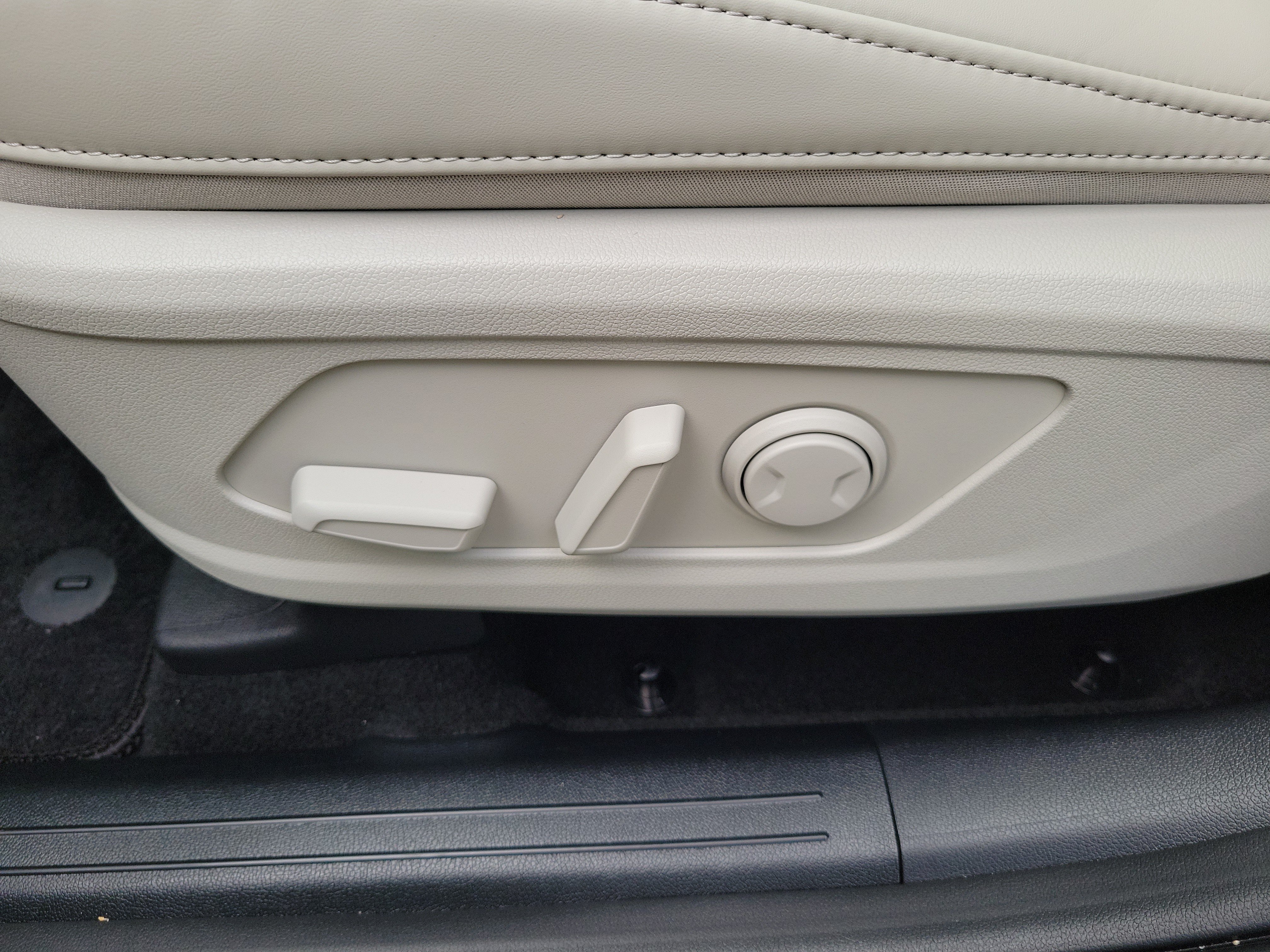 Certified 2025 Kia Sorento EX FWD image 24