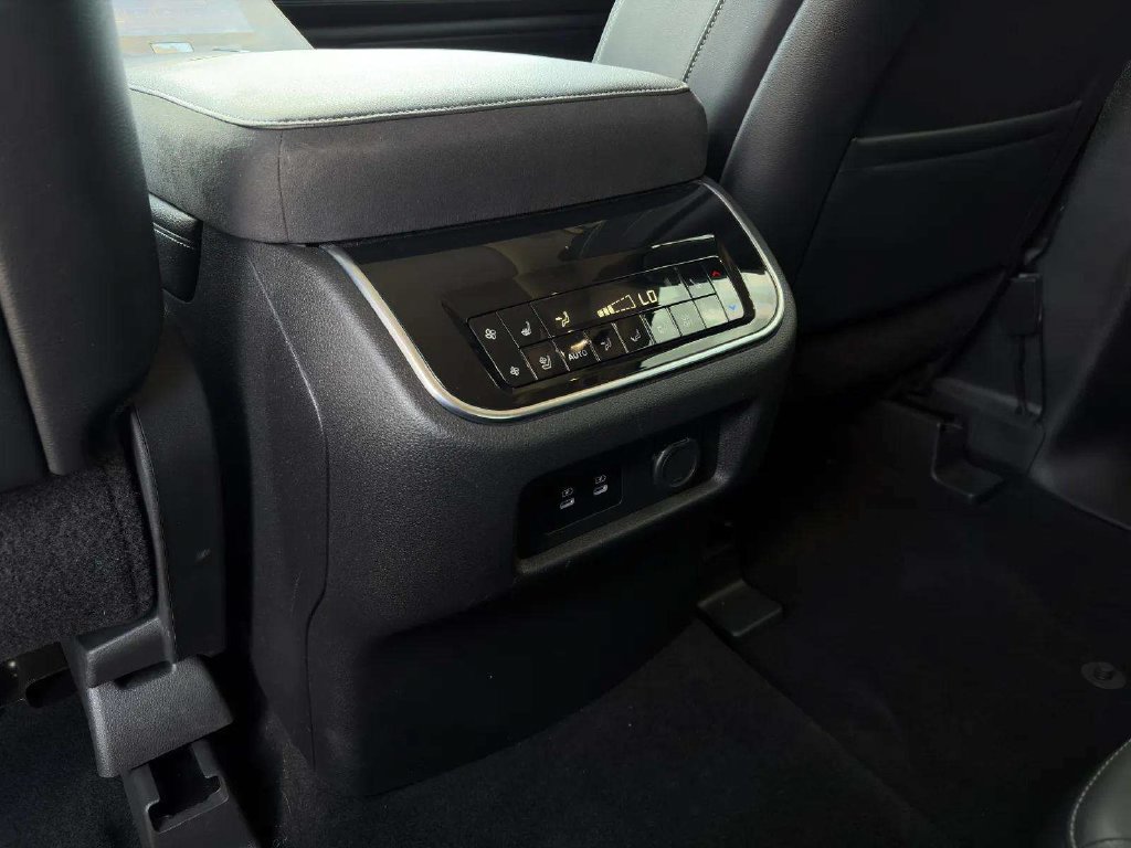 Used 2025 INFINITI QX80 Sensory AWD/4WD image 32
