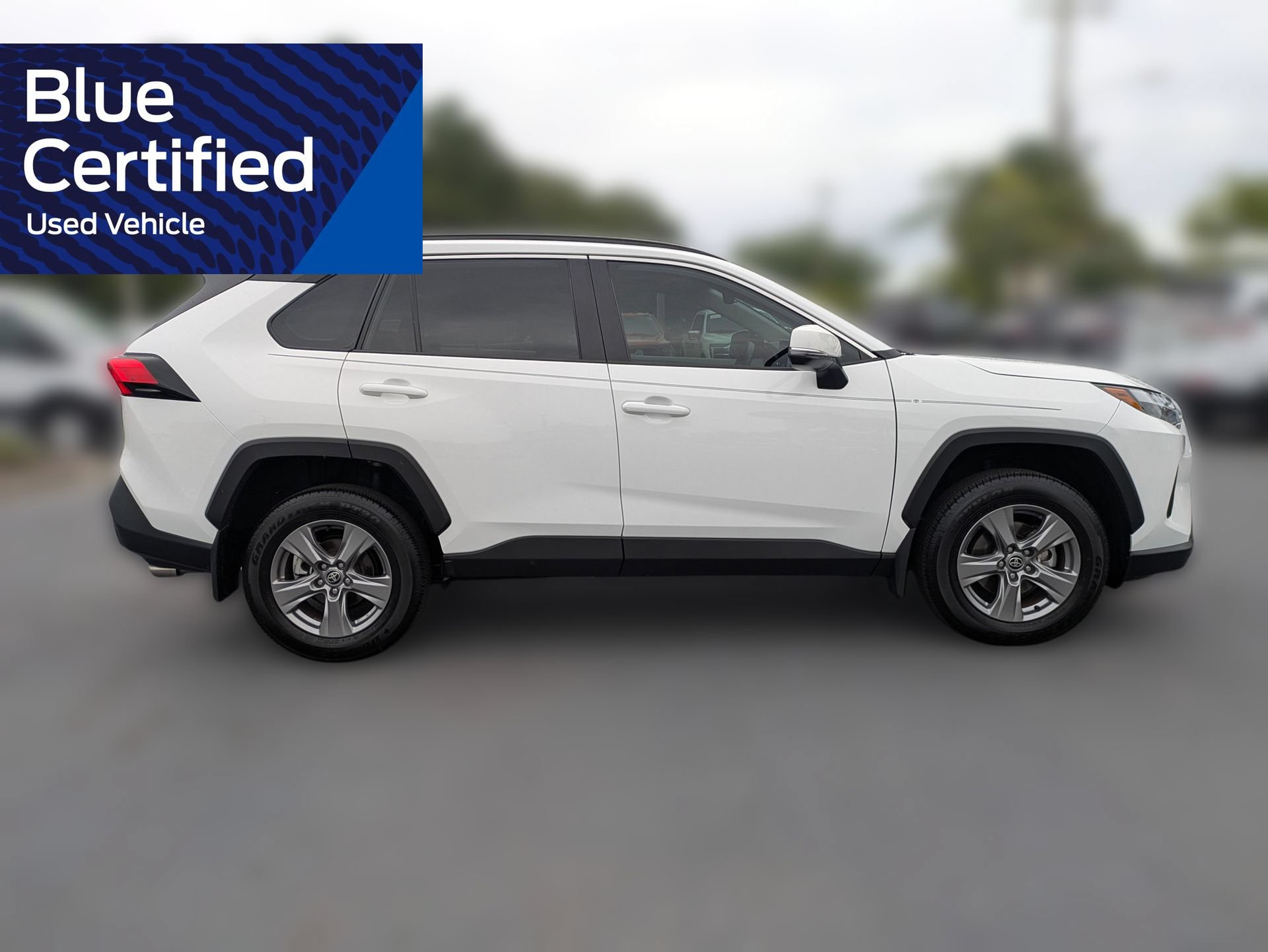 Used 2024 Toyota RAV4 XLE w/ Convenience Package FWD image 3